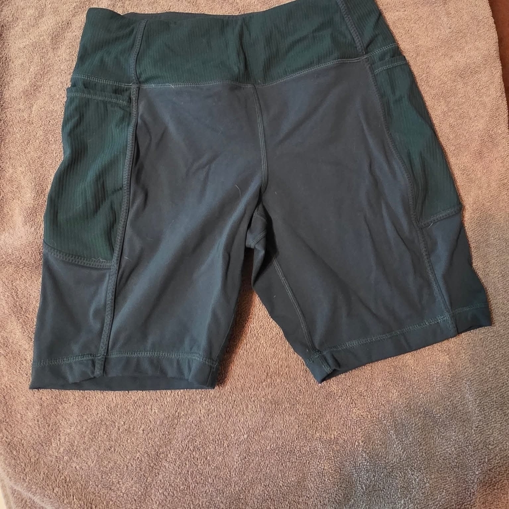 Mondetta Women's Dark Green Bike Shorts